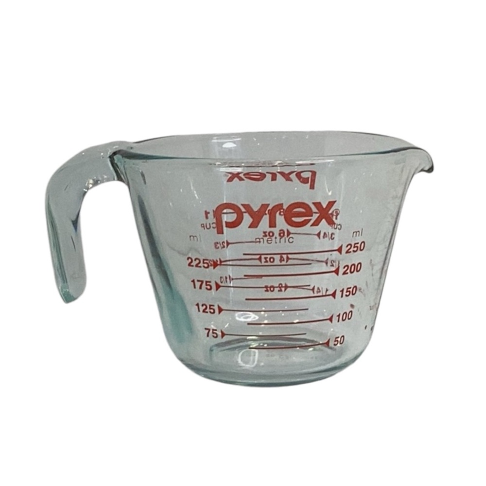 💚 Glass Pyrex Measuring Cup - Picture 3 of 9